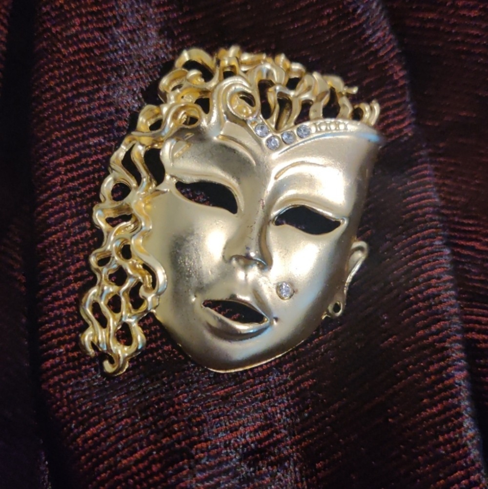 Vintage 70s Figural Asian Princess brooch/pendant
